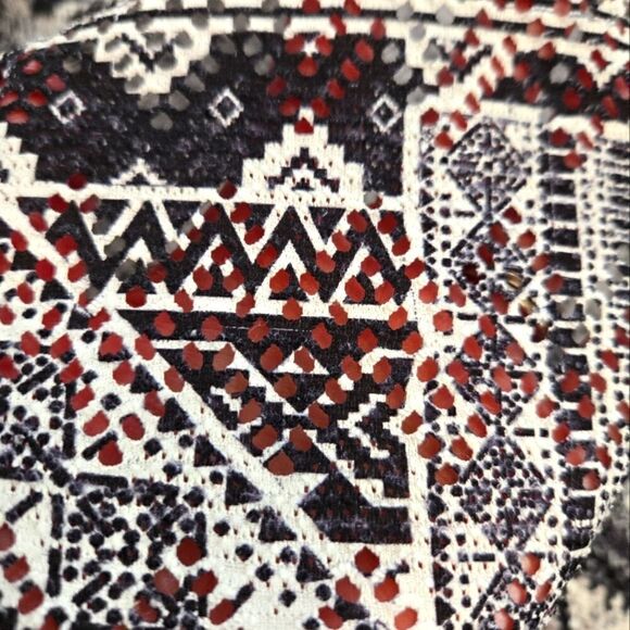 EC STYLE & CO GEOMETRIC PRINT EYELET TEXTURED SHIRT SZ. L - Picture 2 of 4